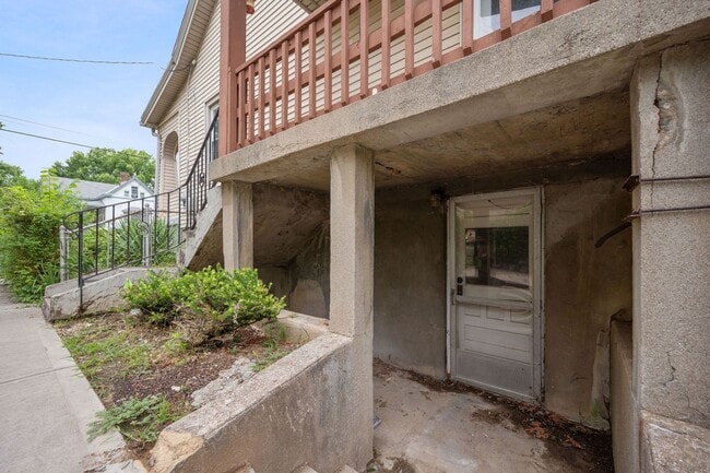 Building Photo - CHEVIOT- Charming 3 bedroom 1.5 bath