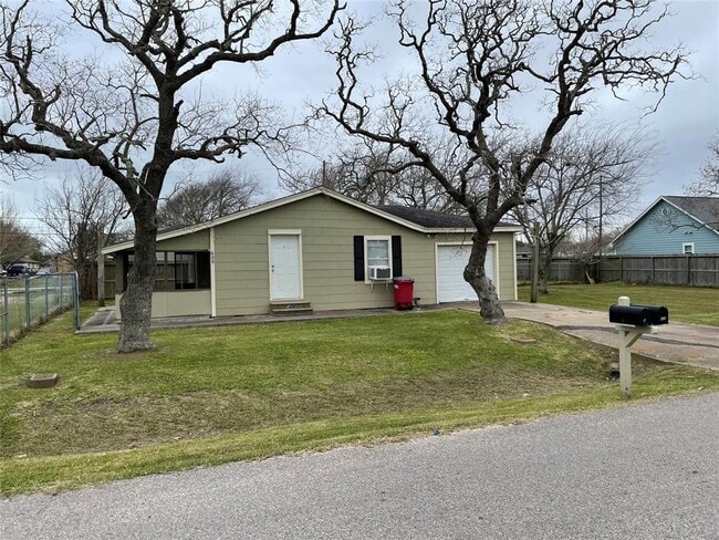 Primary Photo - 609 N Avenue D