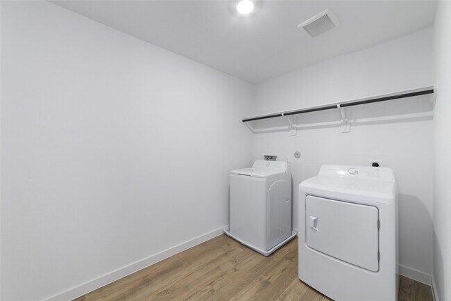 Building Photo - 3530 Blue Mockingbird St