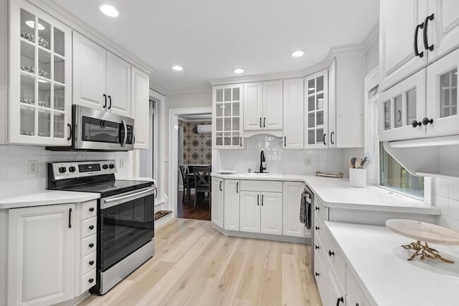 Building Photo - 4848 Ewing Ave S