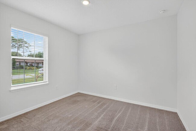 Building Photo - 657 NE Horizon Ln