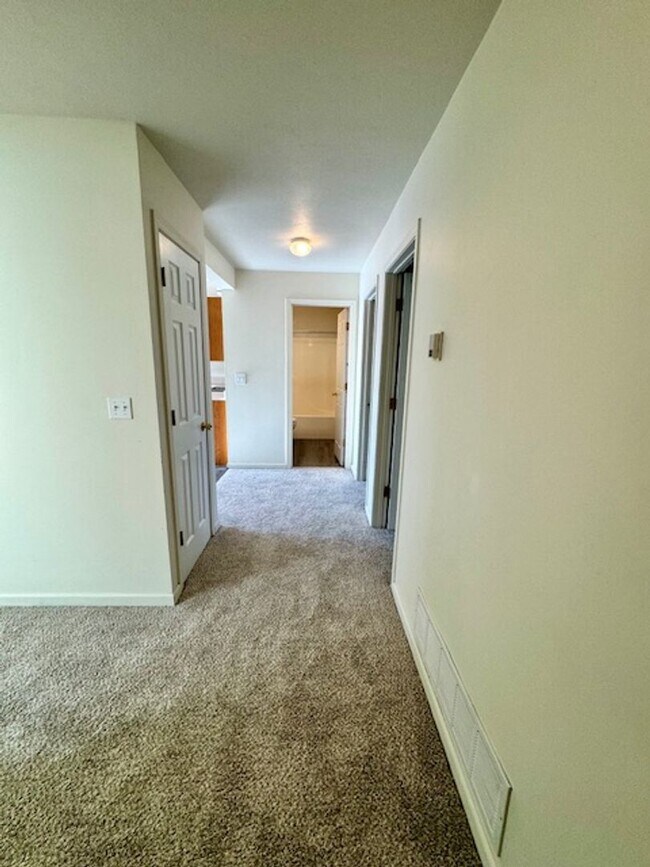 Building Photo - 3 Bedrooms, 2 Bathroom 4-plex; less than 2 miles to MSU