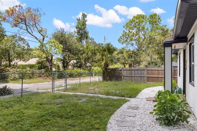 Building Photo - 1805 Springtime Ave