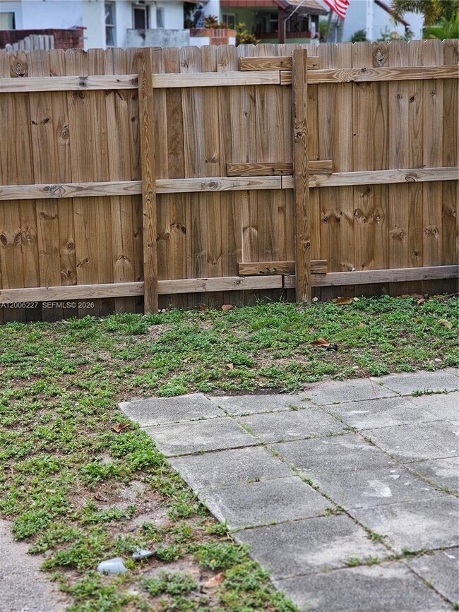 Building Photo - 1368 Seaview