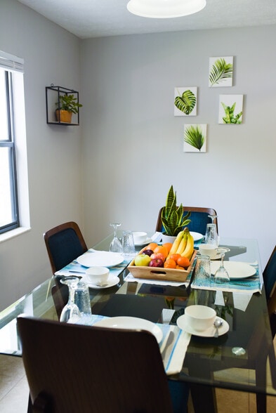 Dining Room - 913 Sumter St