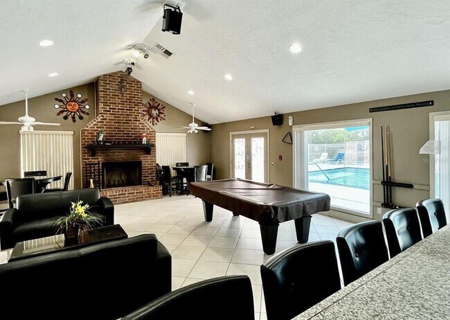 Building Photo - 1400 Gandy Blvd N