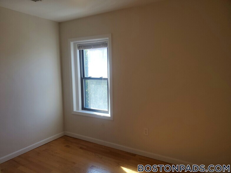 Building Photo - 914 Dorchester Ave