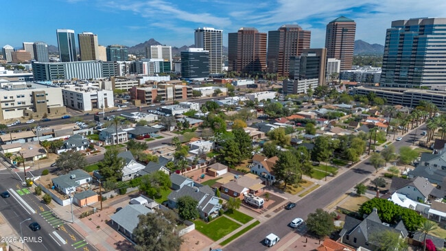 Building Photo - 114 W Windsor Ave