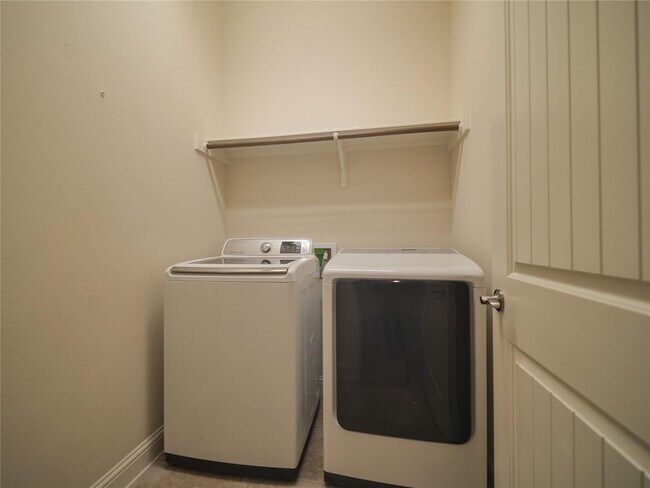 Building Photo - 1235 Falling Hills Dr