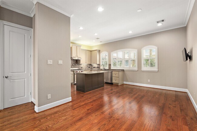 Building Photo - 17 Armand Shore Dr