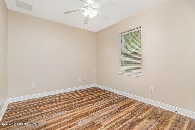 Building Photo - 113 Palm Cir
