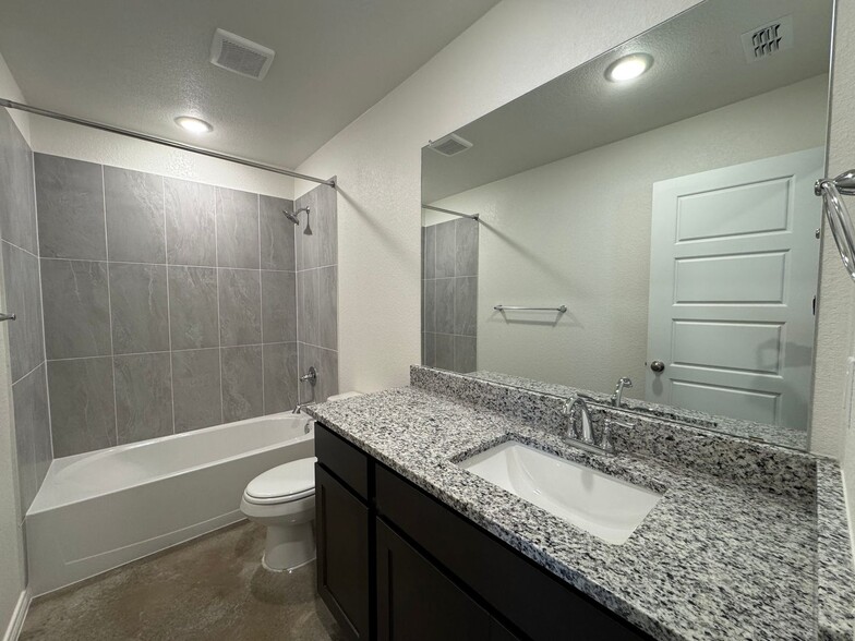 Building Photo - 1206 Concord Dr