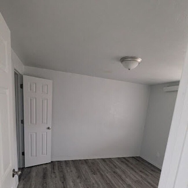 Building Photo - 6111 S Klein Ave