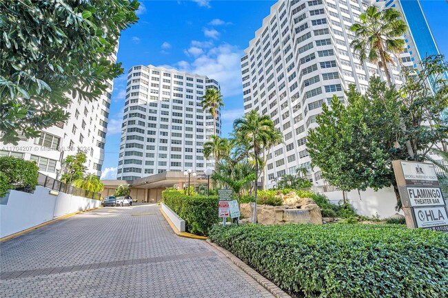 Building Photo - 825 Brickell Bay Dr