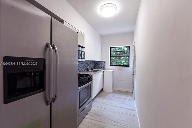 Building Photo - 7845 NE Bayshore Ct