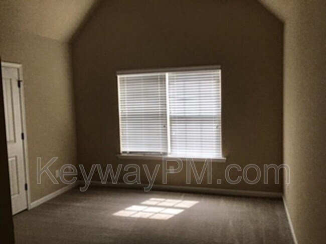 Building Photo - 6017 Reynolds Cir