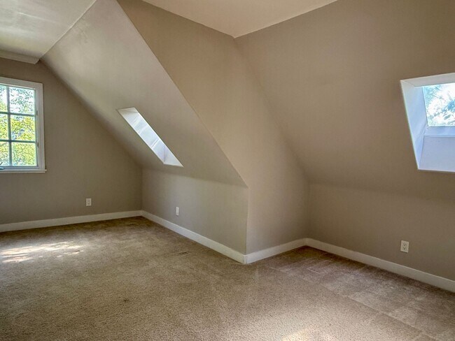 Building Photo - Stunning 4 Bedroom 3 Bath Home in Campbell