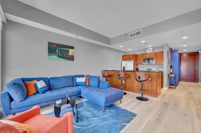 Building Photo - Fully Furnished 2 Bedroom 2 Bath High Rise with Strip Views