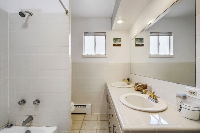 Building Photo - 4618 W 35th Ave