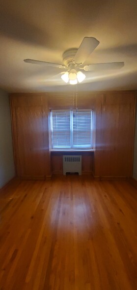 Building Photo - 196-38 Pompeii Ave