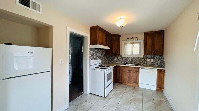 Building Photo - COMING SOON! Charming 2-Bedroom 1 Bathroom Home in Bellevue