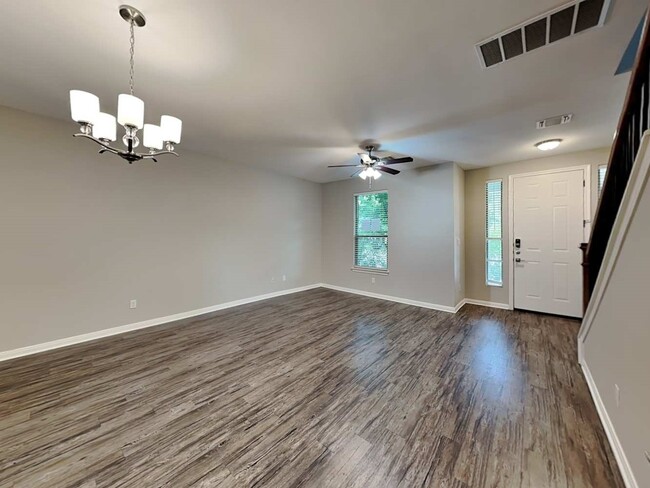 Building Photo - 179 Holly St