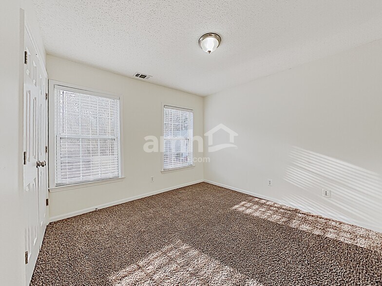 Building Photo - 516 Mullein Trace