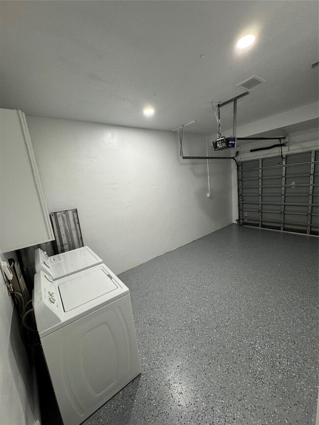 Building Photo - 3102 Coral Ridge Dr