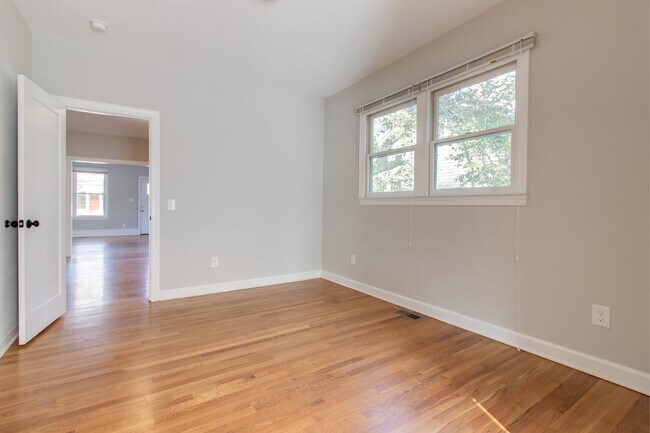 Building Photo - 915 Exum St
