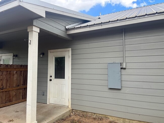 Building Photo - 1841 Caroline Ln