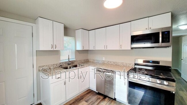 Building Photo - 1221 Stanford St