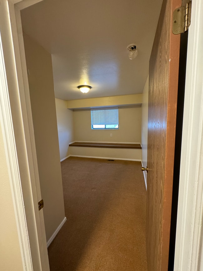 Building Photo - Orem Duplex