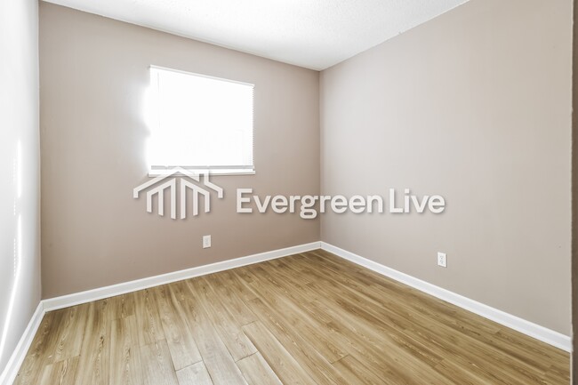 Building Photo - 923 Edgehill