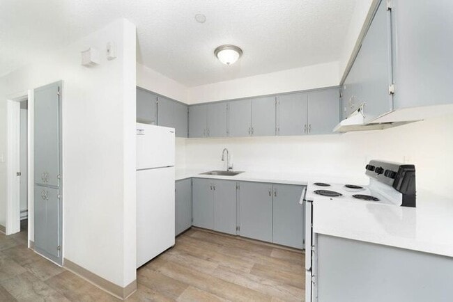 Building Photo - 2 bedroom unit close to downtown Gresham!!
