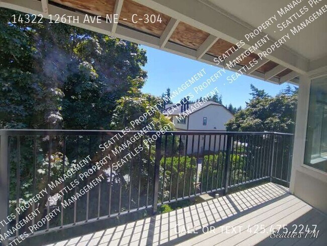 Building Photo - Top Floor 2 Bedroom Condo- with Vaulted Ce...