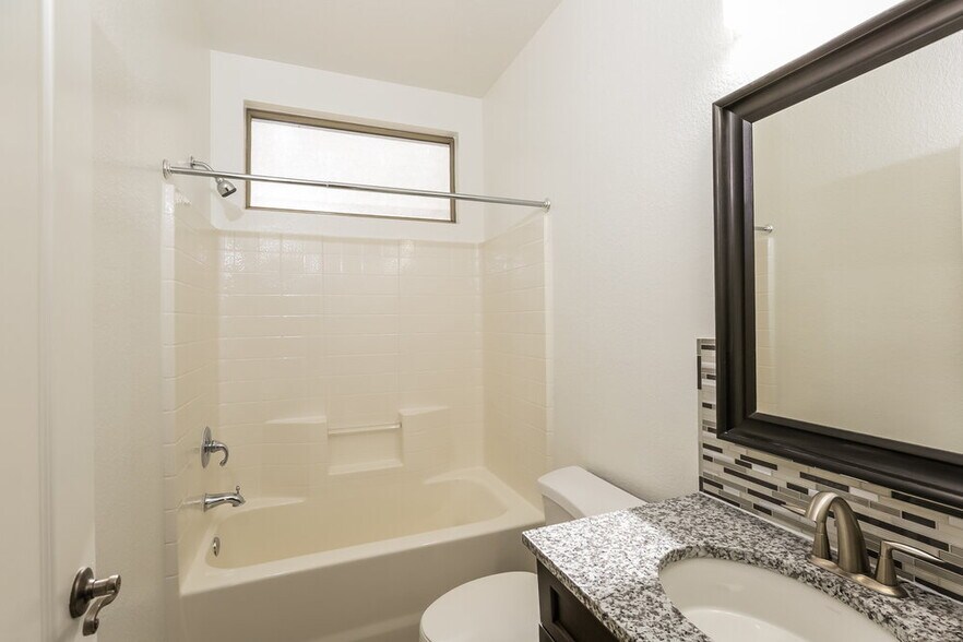 Building Photo - 3638 E Flamingo Way