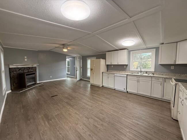 Building Photo - 3 Bedroom 2 Bathroom Home located in Baileyton, TN