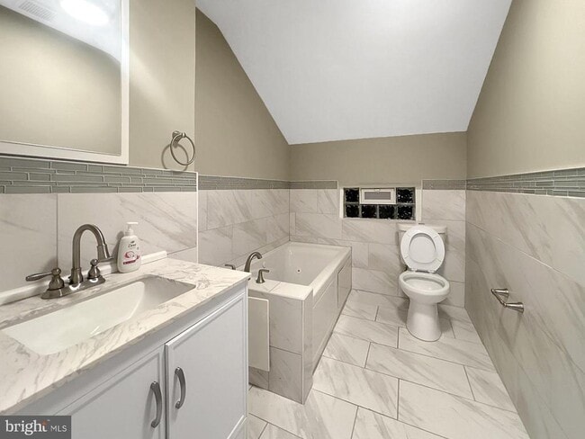 Building Photo - 1026 W Fayette St