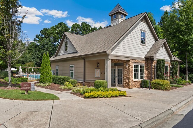 Building Photo - 2 Bedroom, 2.5 Bath townhome in Thompson Ridge with new LVP flooring downstairs.
