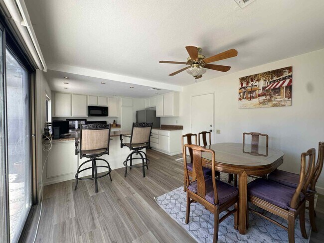Building Photo - 2350 E Miramonte Cir