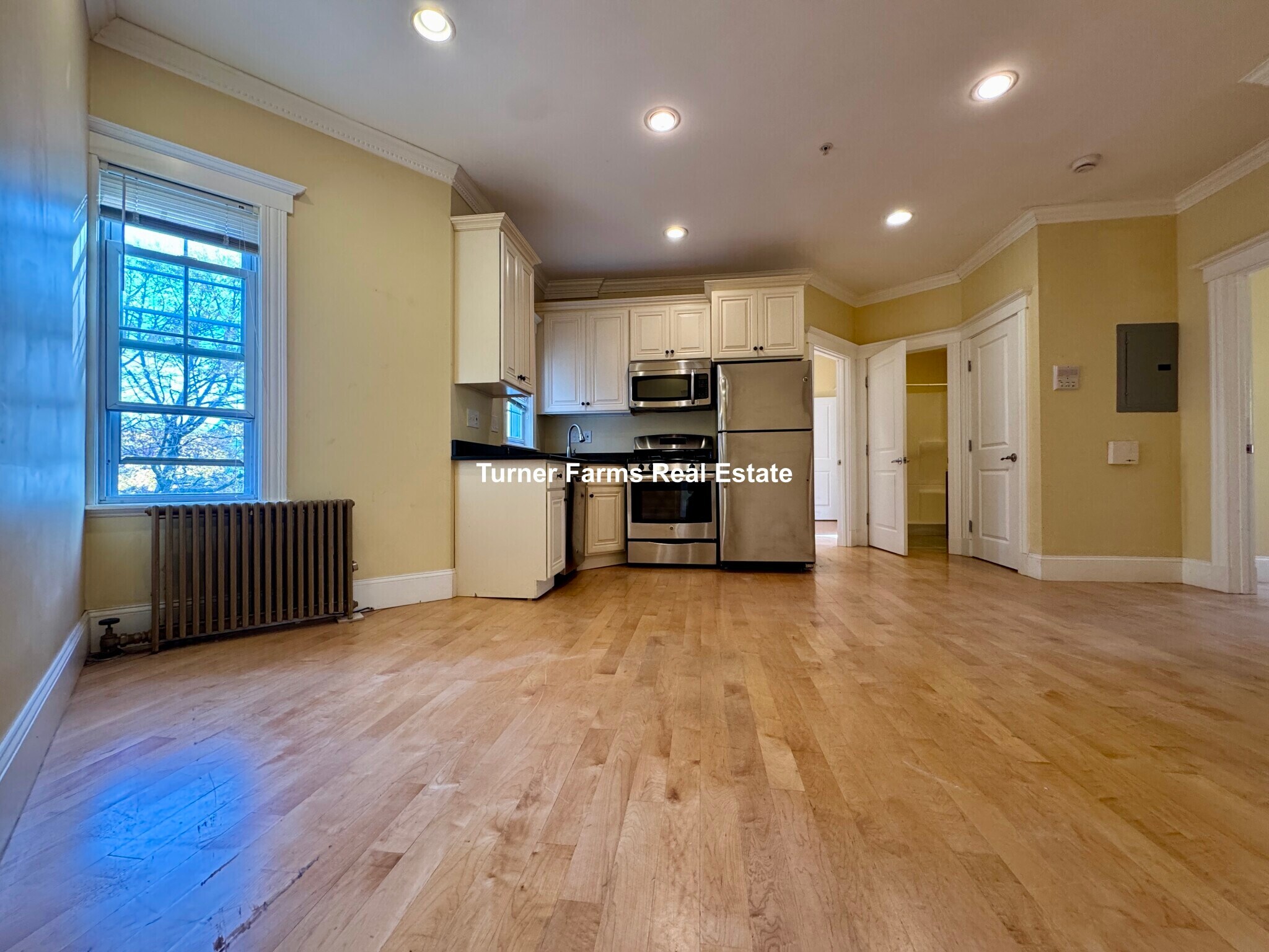 Building Photo - 156 Magazine St