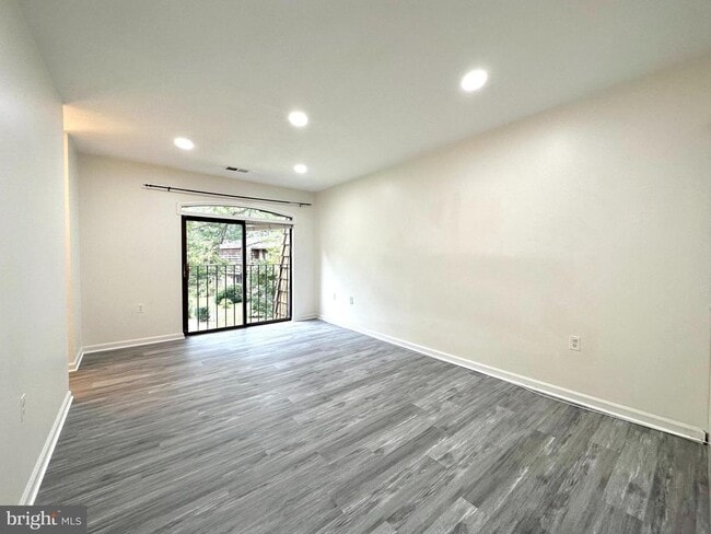 Building Photo - 8119 Inverness Ridge Rd