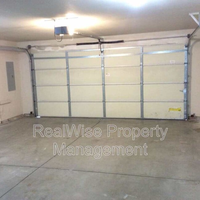Building Photo - 1730 SW 22nd Ct