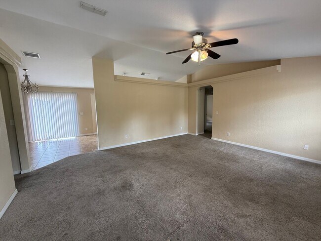 Building Photo - Updated 3BR/2BA Home in Rainbow Park – Pet...
