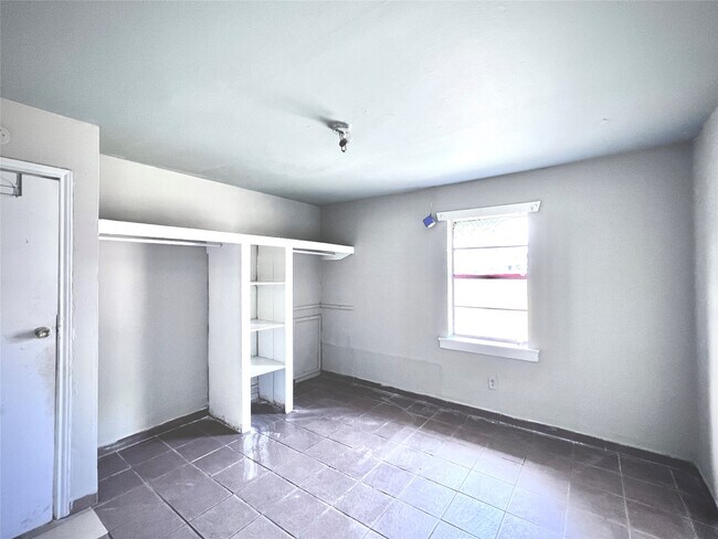 Building Photo - 1825 W Little York Rd