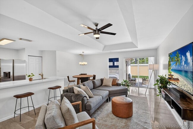 Building Photo - 3387 Commodore Ct