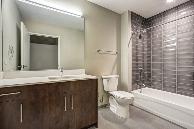 Building Photo - W Grand