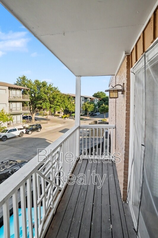 Building Photo - 5938 Sandhurst Ln
