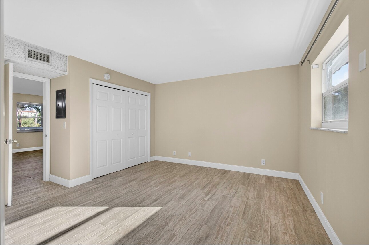 Building Photo - 206 Inlet Way