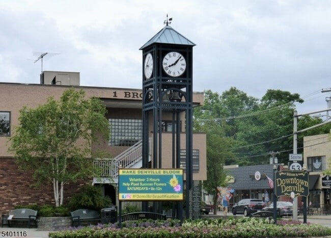 Building Photo - 26 Adams Dr